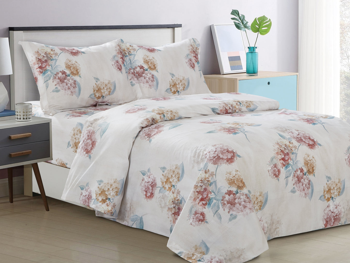 Plantation Hydrangeas multicolor duvet cover set, close-up of fabric texture