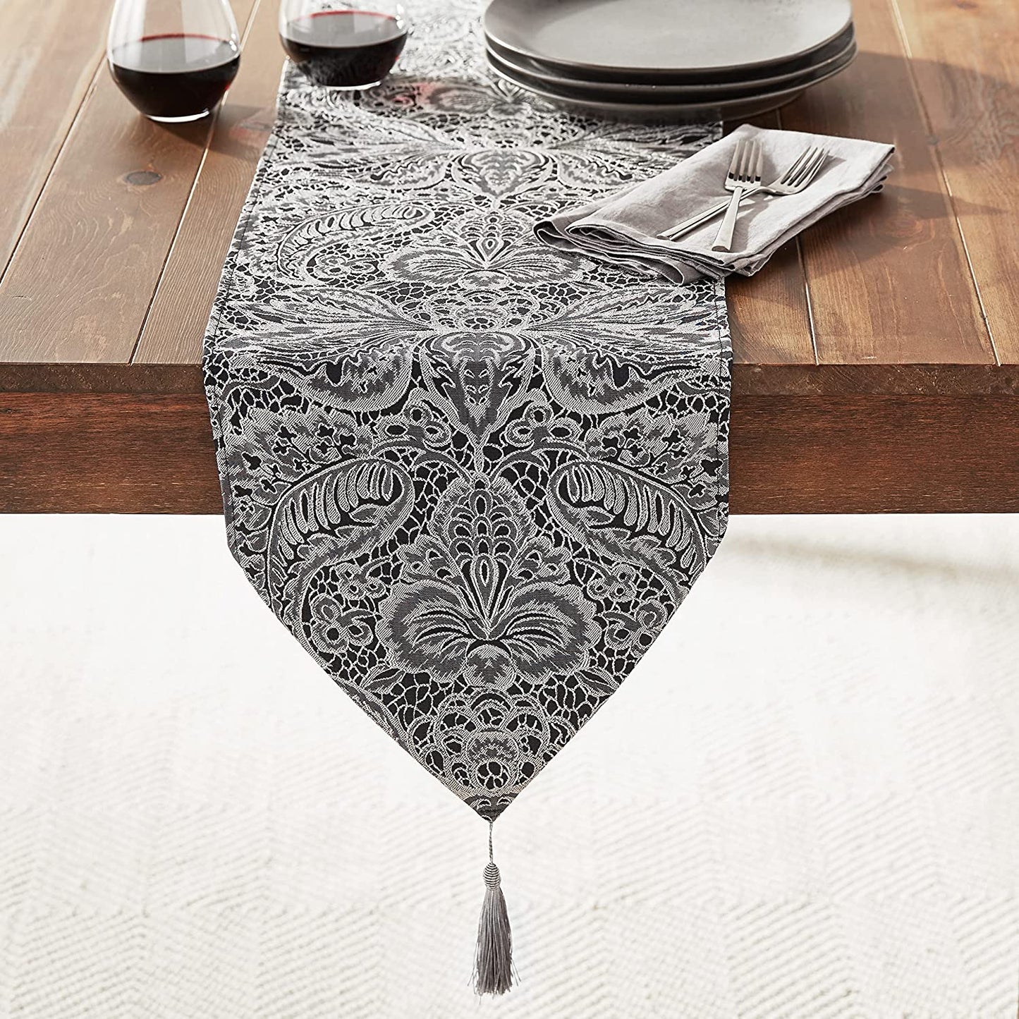 Pacifica Lace Look Damask Pattern Decorative Table Runner