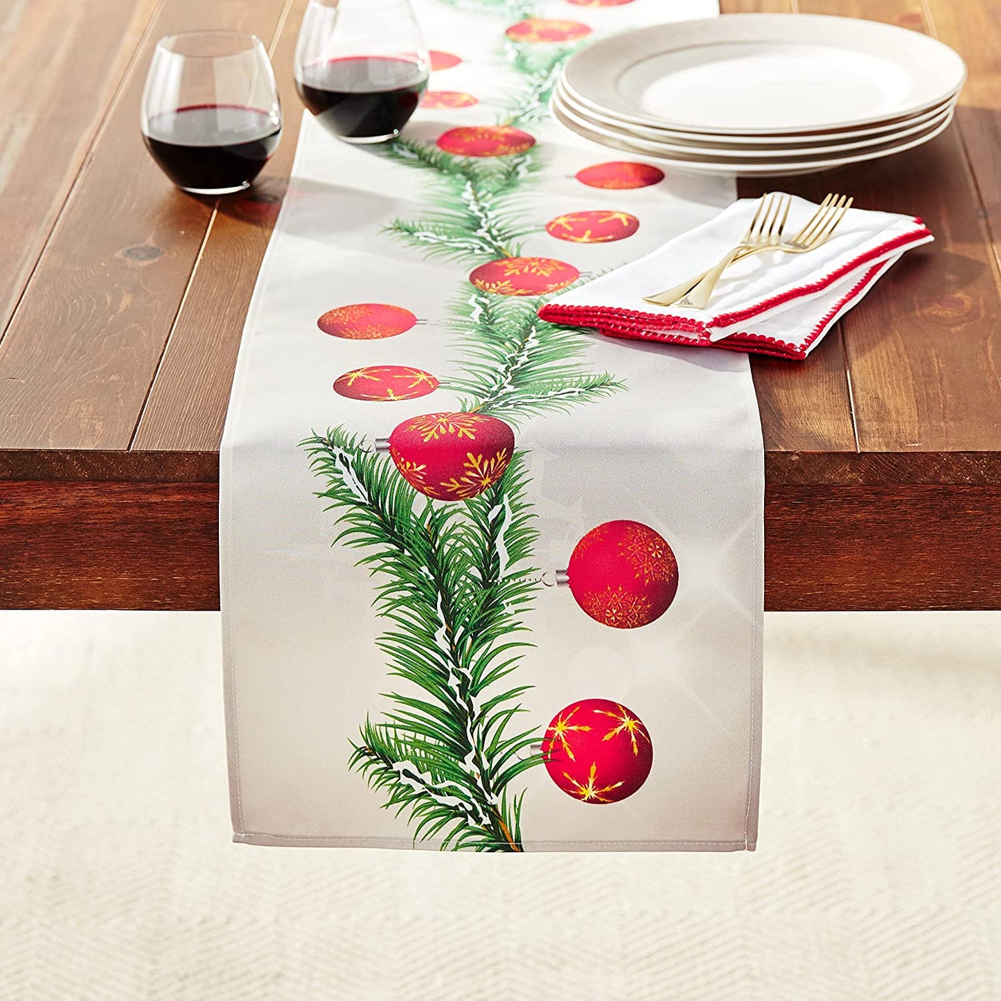 Seasonal Xmas Christmas Holiday Harmony Garland Pattern Decorative Table Runner
