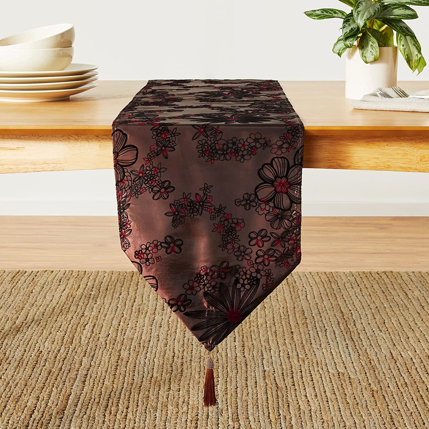 Silky Bloom Daisy Flower Pattern Decorative Table Runner