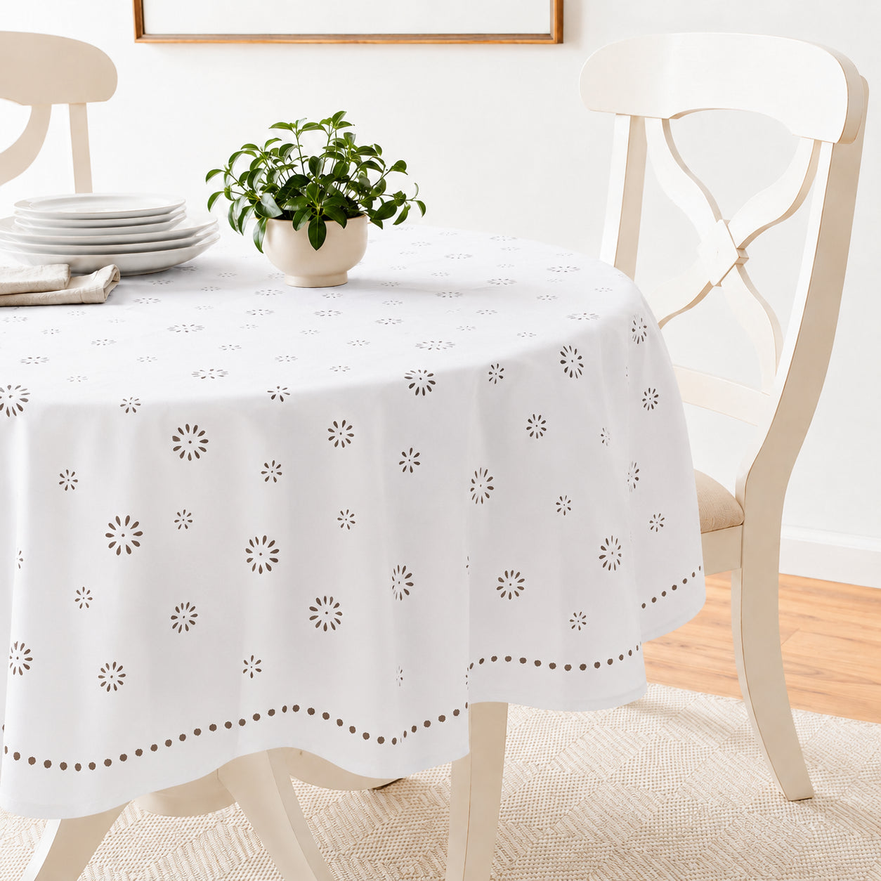 Violet Linen Daisy Eyelet Vintage Cutwork Pattern Tablecloths